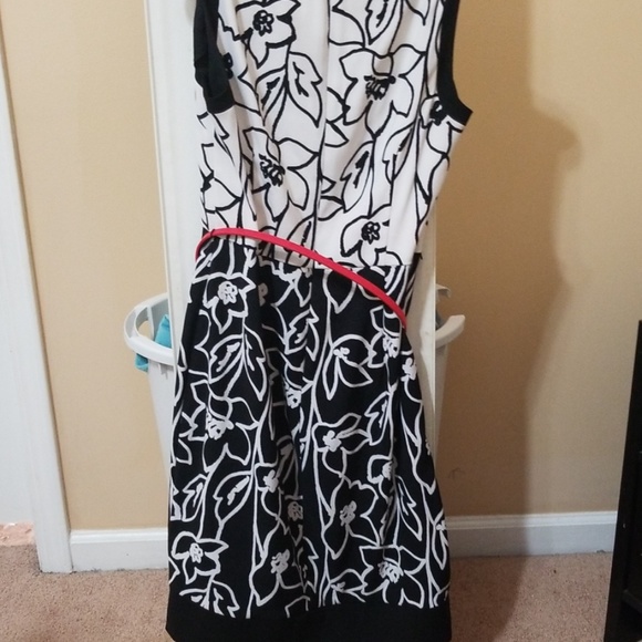 Cute dress - Picture 6 of 8